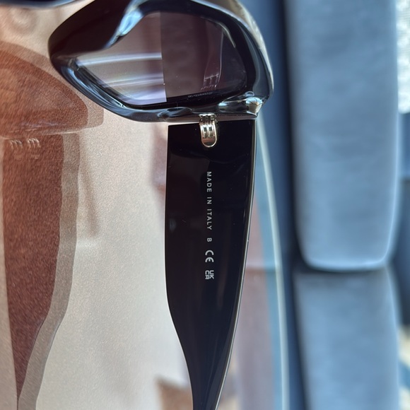 CHANEL SUNGLASSESES - Picture 10 of 14